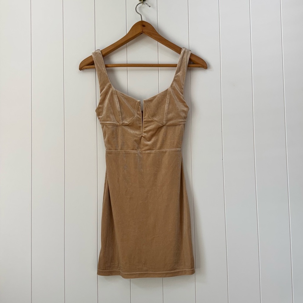 superdown Chiara Plunging Velvet Mini Bodycon Dress in Champagne Nude Size XS - Picture 3 of 13